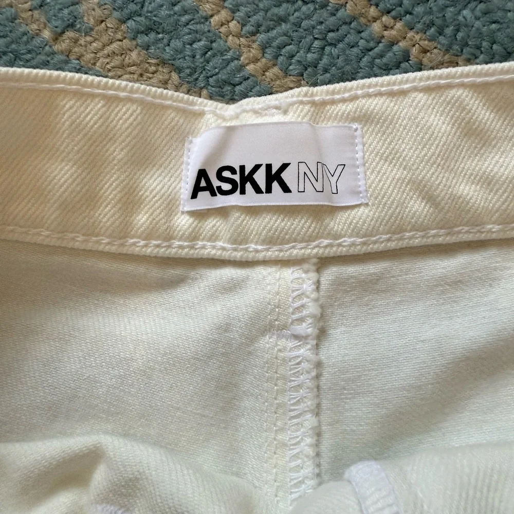 New without tags- ASKK NY Virginia Jean Shorts in Ivory (size 24) - Picture 3 of 6